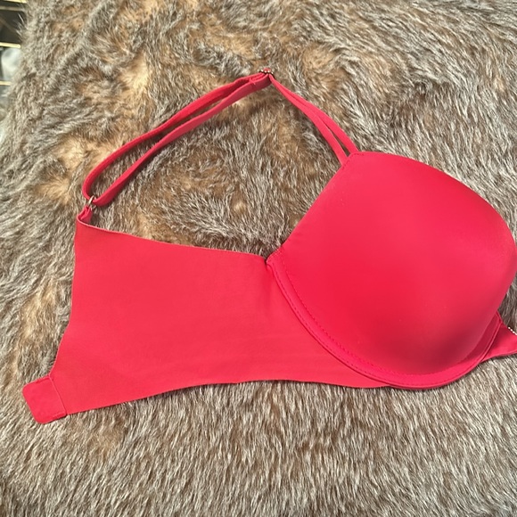 Red Victoria’s Secret bra push-up - Picture 2 of 3